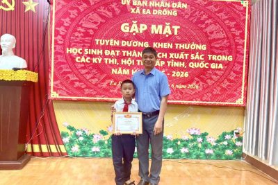 TUYÊN DƯƠNG KHEN THƯỞNG HỌC SINH CÓ THÀNH TÍCH XUẤT SẮC NĂM 2025 – 2026