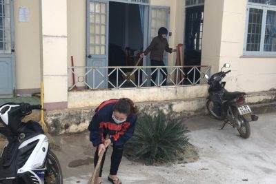 Công tác dọn vệ sinh phòng tránh dịch bệnh Corona của trường Tiểu học Lê Lợi