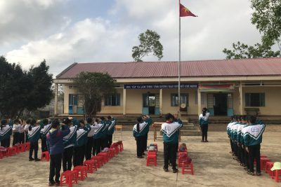 Tuyên truyền dưới cờ về cách phòng tránh dịch bệnh Corona