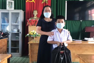 LIÊN ĐỘI TH LÊ LỢI TRAO TẶNG QUÀ TẾT 2022