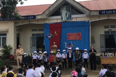 CÔNG AN THỊ XÃ BUÔN HỒ VỀ TRƯỜNG TH LÊ LỢI TỔ CHỨC CHUYÊN ĐỀ AN TOÀN GIAO THÔNG NĂM HỌC 2022-2023