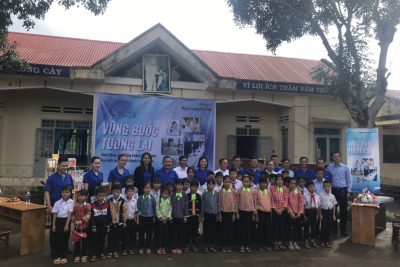 NGÂN HÀNG BẢN VIỆT CHI NHÁNH BUÔN HỒ TẶNG QUÀ TRƯỜNG TH LÊ LỢI
