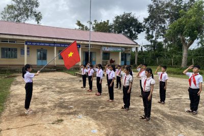 LIÊN ĐỘI TỔ CHỨC TUYÊN TRUYỀN LUẬT TRẺ EM VÀ TẬP HUẤN CHO ANH CHỊ PHỤ TRÁCH NĂM HỌC 2023-2024